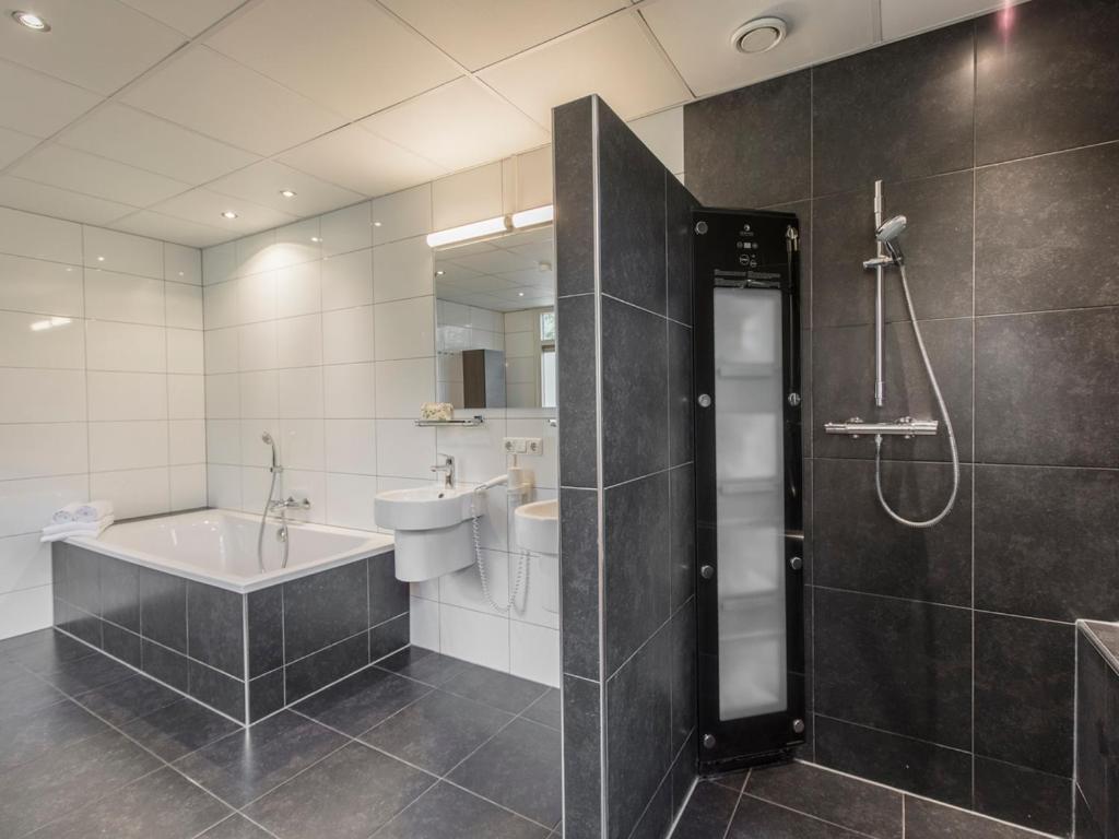Comfort 6-Person Dog Bungalow In The Holiday Park Landal Heideheuvel بيكبيرخين الغرفة الصورة