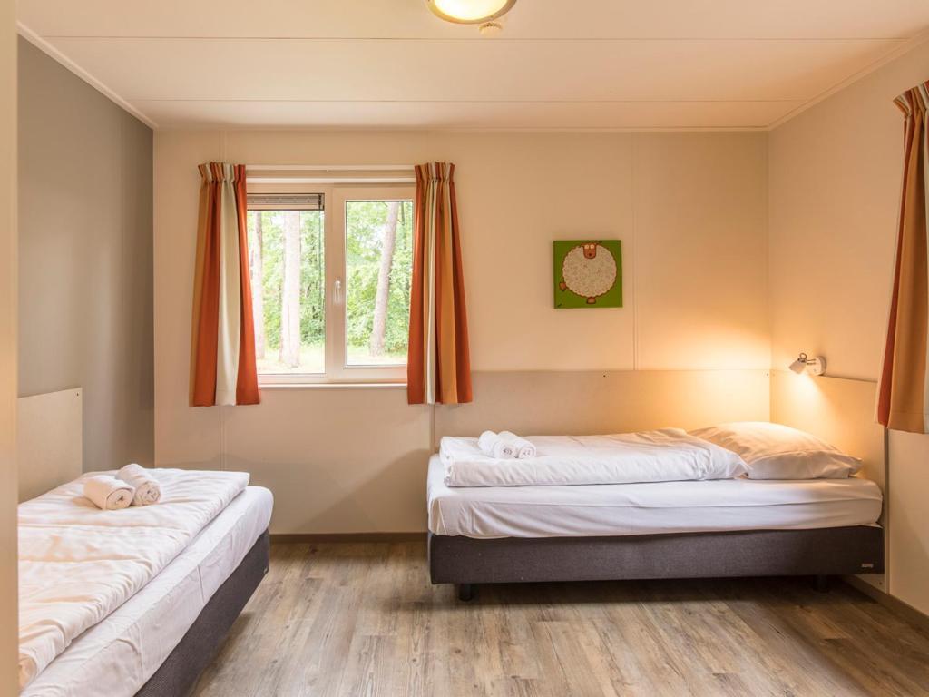 Comfort 6-Person Dog Bungalow In The Holiday Park Landal Heideheuvel بيكبيرخين الغرفة الصورة
