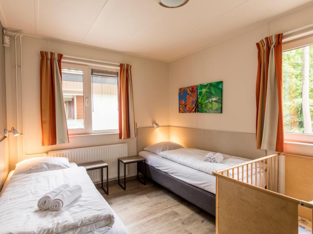 Comfort 6-Person Dog Bungalow In The Holiday Park Landal Heideheuvel بيكبيرخين الغرفة الصورة