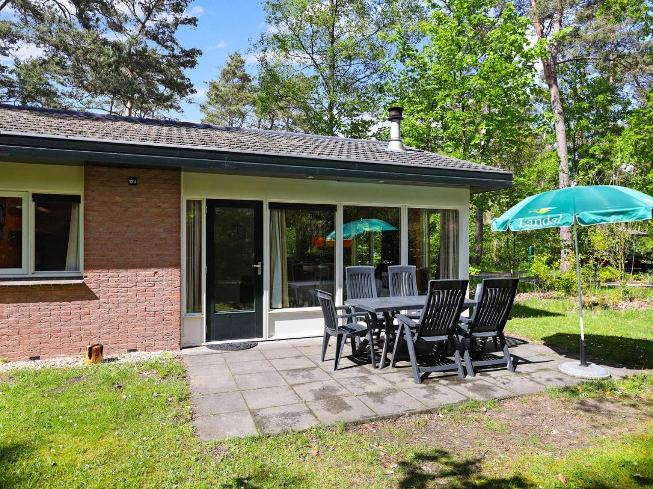 Comfort 6-Person Dog Bungalow In The Holiday Park Landal Heideheuvel بيكبيرخين الغرفة الصورة