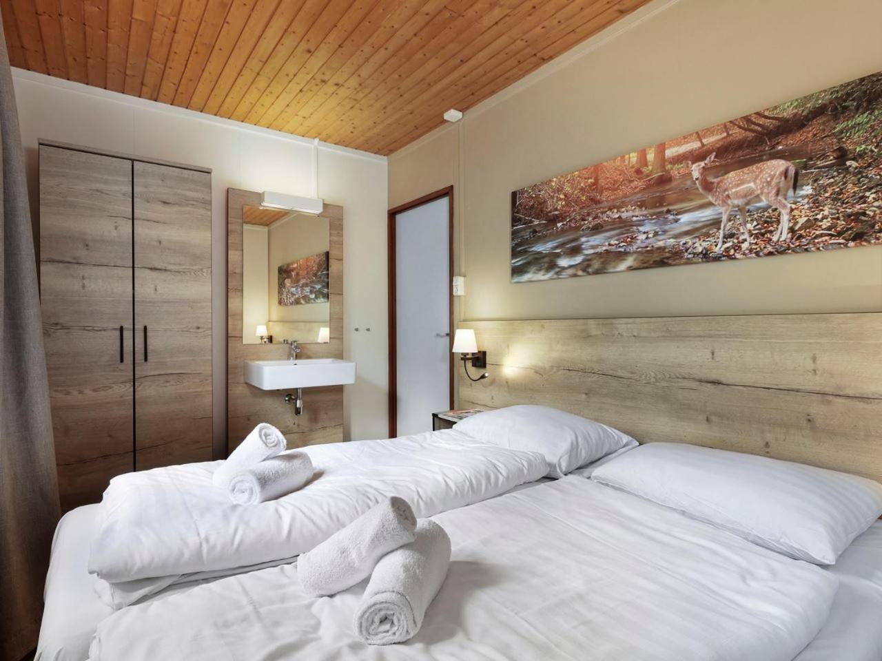 Comfort 6-Person Dog Bungalow In The Holiday Park Landal Heideheuvel بيكبيرخين الغرفة الصورة